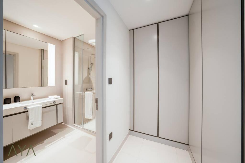 Luxurious 2-br At Sunrise Bay, Emaar Beachfront *