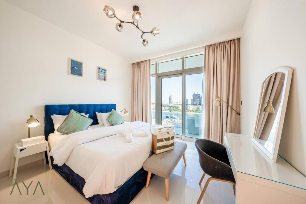 Apartment Luxurious 2-br At Sunrise Bay, Emaar Beachfront Dubai